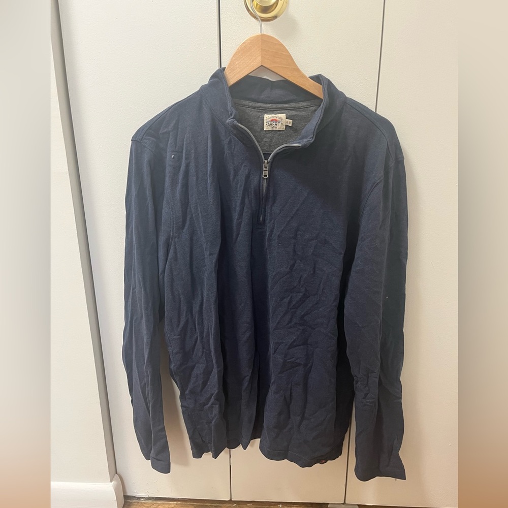 Faherty pullover in good condition (just wrinkled)